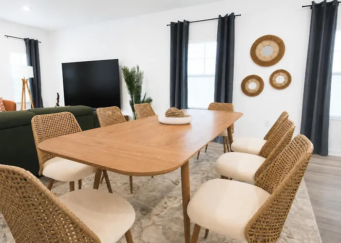 The Palm Lk Private Club 100"tv Villa Pensacola